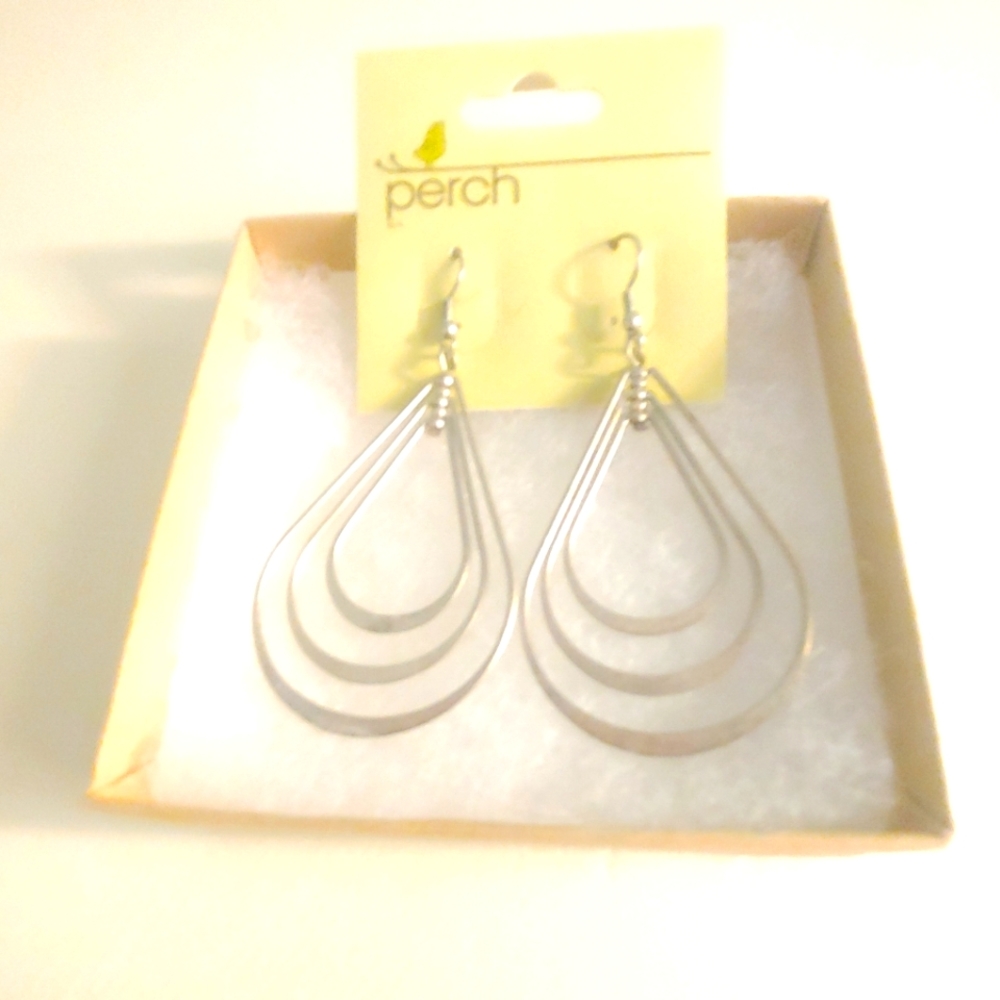 Silver tear drop earrrings